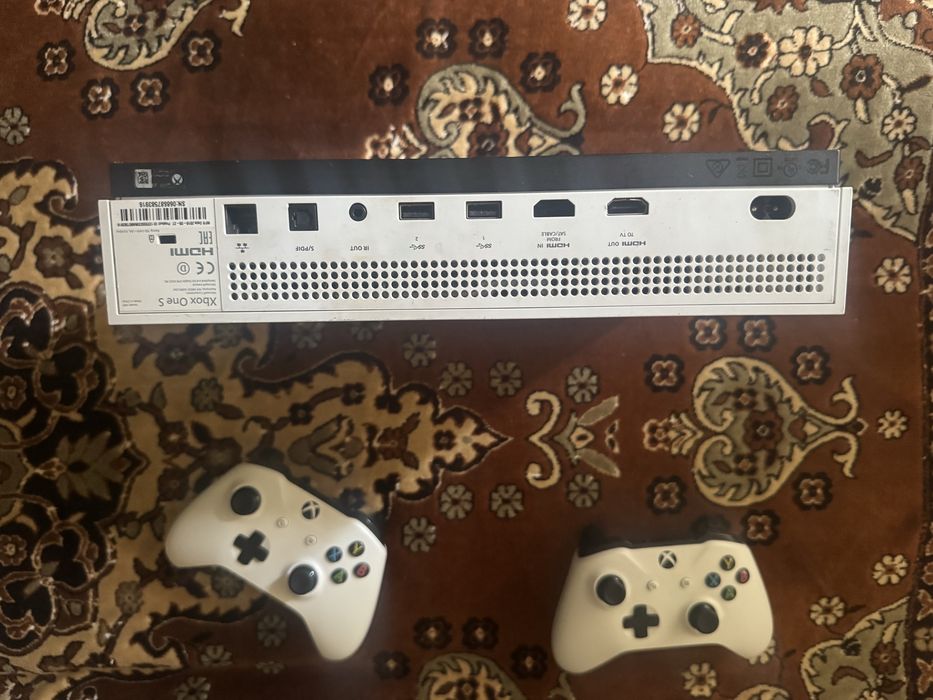 Продам xbox one s 1tb
