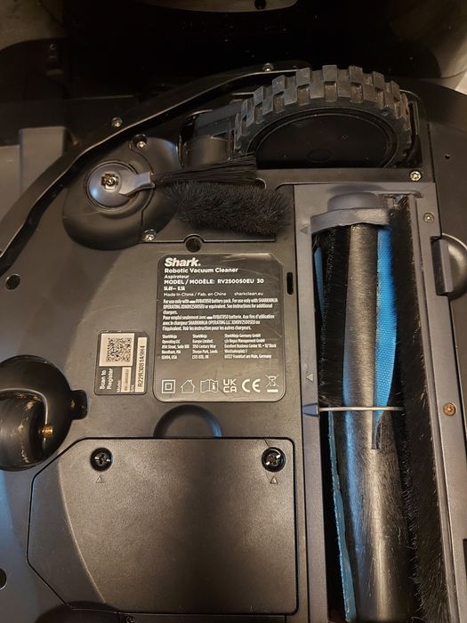 Robot aspirator shark