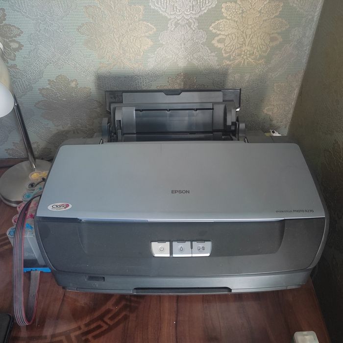 Продается цветной принтер Epson Stylus R270.