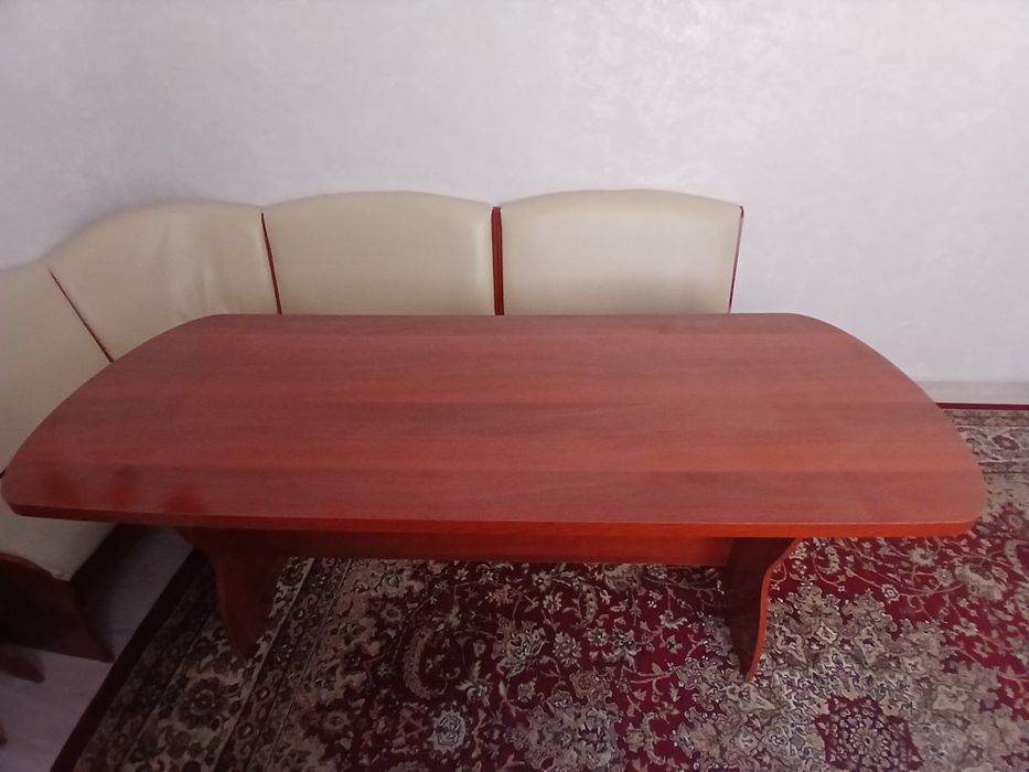 Стол кухонный табуретками