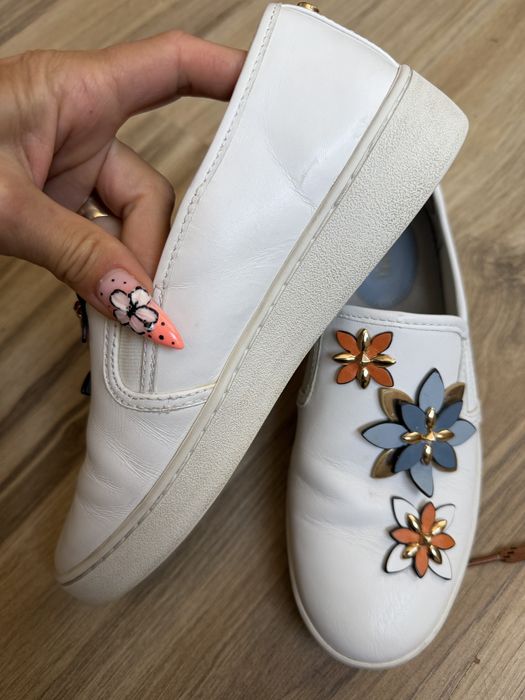 Оригинални кожени спортно/елегантни бели обувки  МК ! 36 н