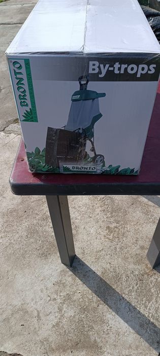 Tocator crengi si resturi vegetale Bronto, electric, 2500 W