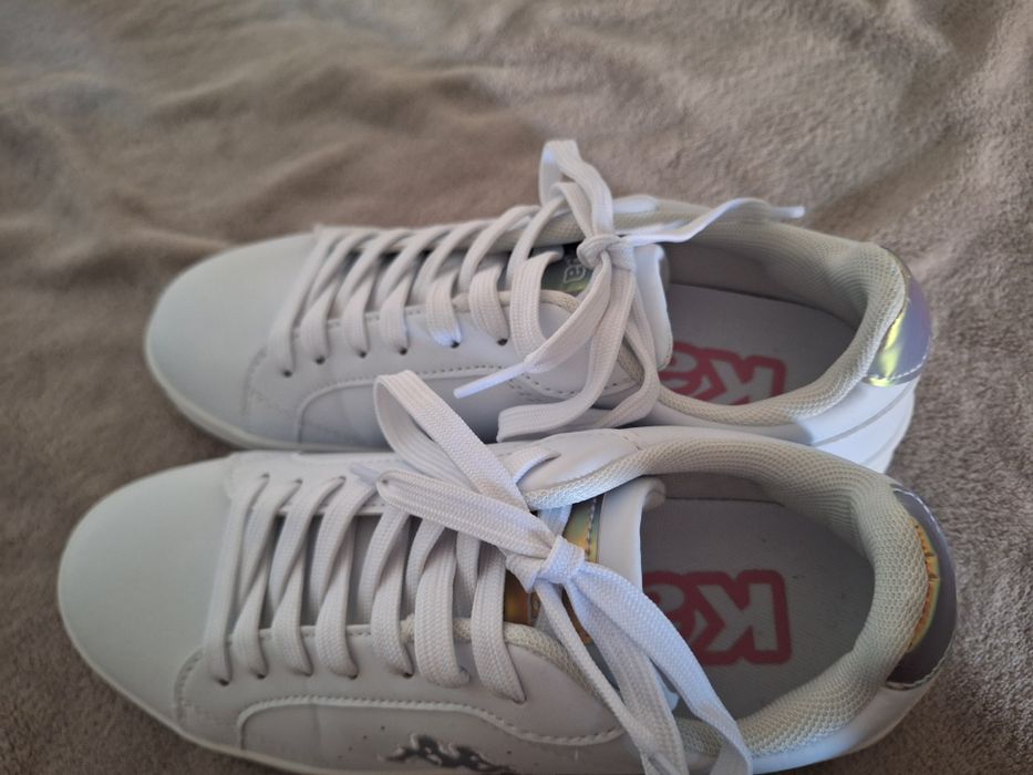 Нови кожени кецки