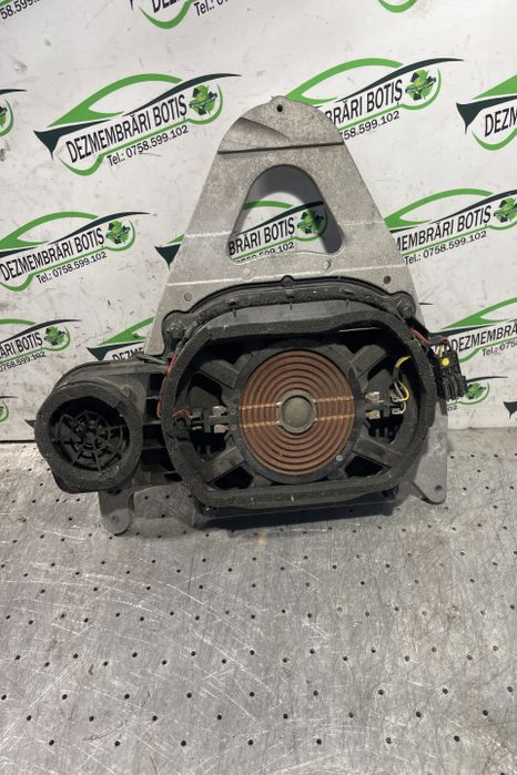 Subwoofer auto A204 820 57 02 Mercedes-Benz CLA-Class C117