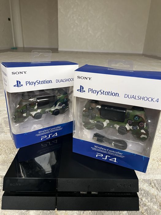 PlayStation 4 с 2 джостиками