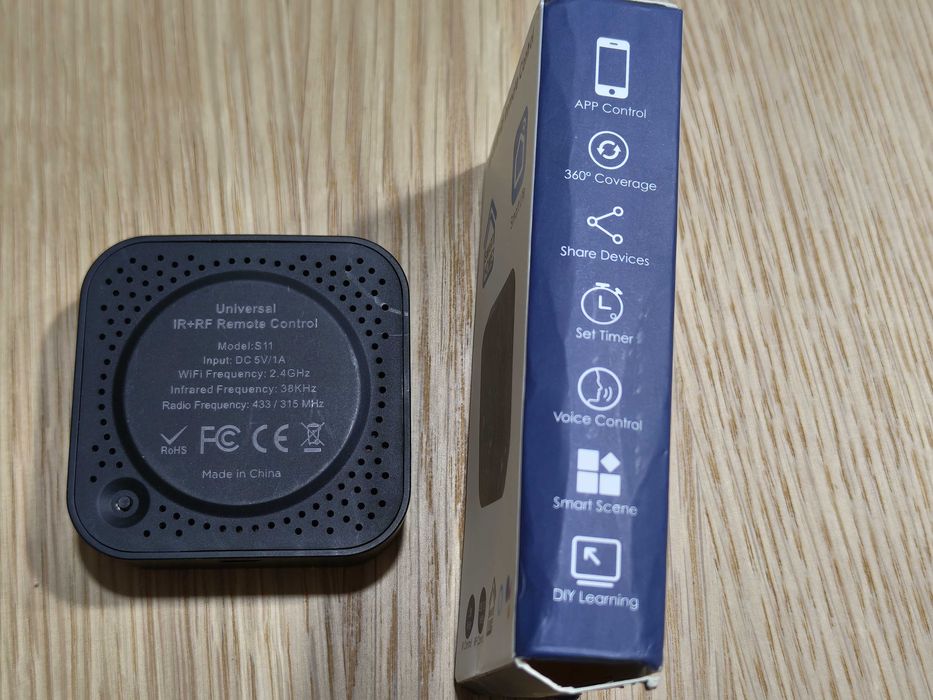Telecomandă universală inteligentă WiFi + IR/RF Tuya/SmartLife
