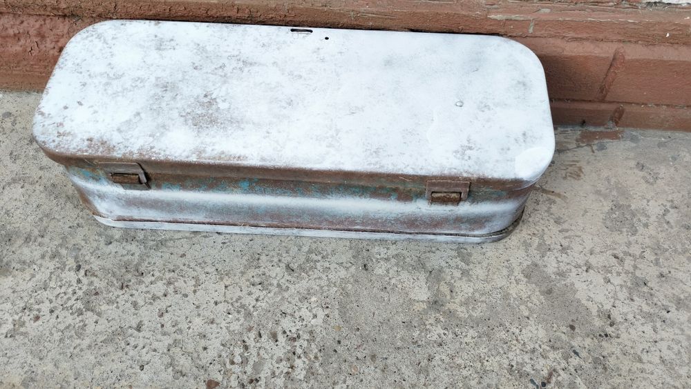 Temir quti. Instrument qutisi sotiladi