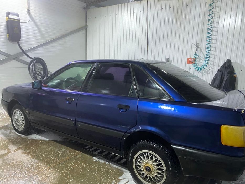 Продам ауди 80 Б3 ,1.8 карб