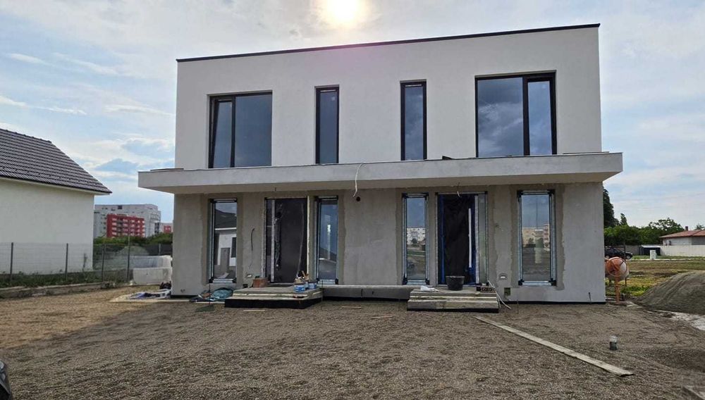 Case cu design exclusivist la cheie AFI Arad