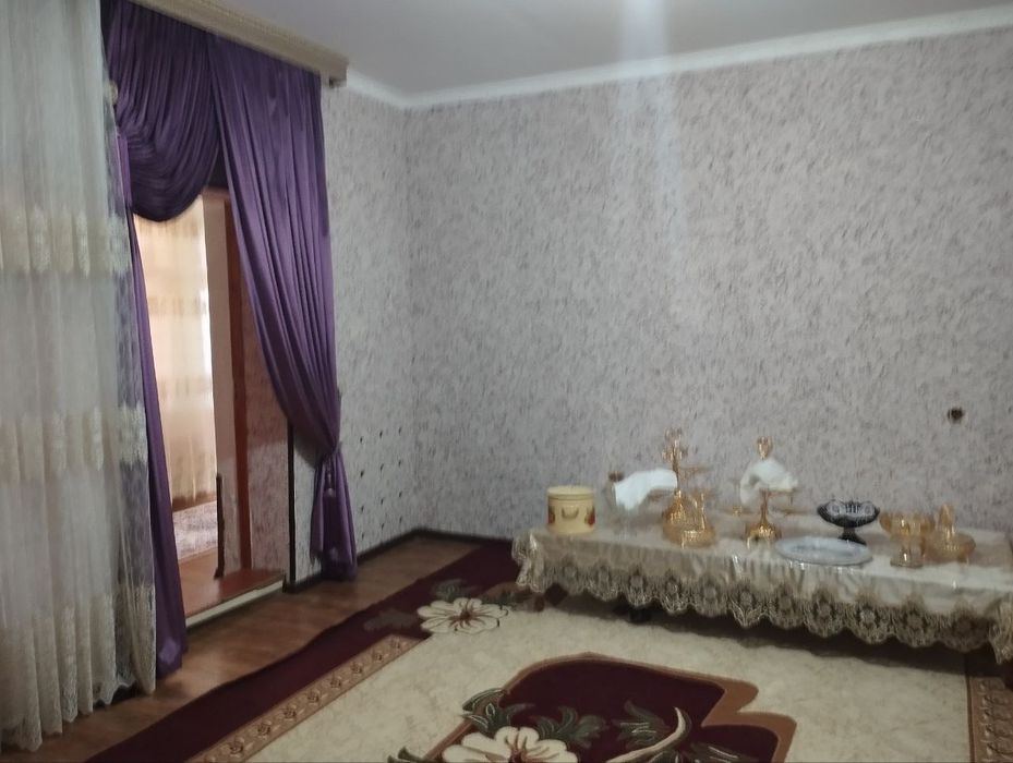Uy sotiladi 5 sotix yer maydoni hamma sharoitlari joyda Manzil Ziyokor