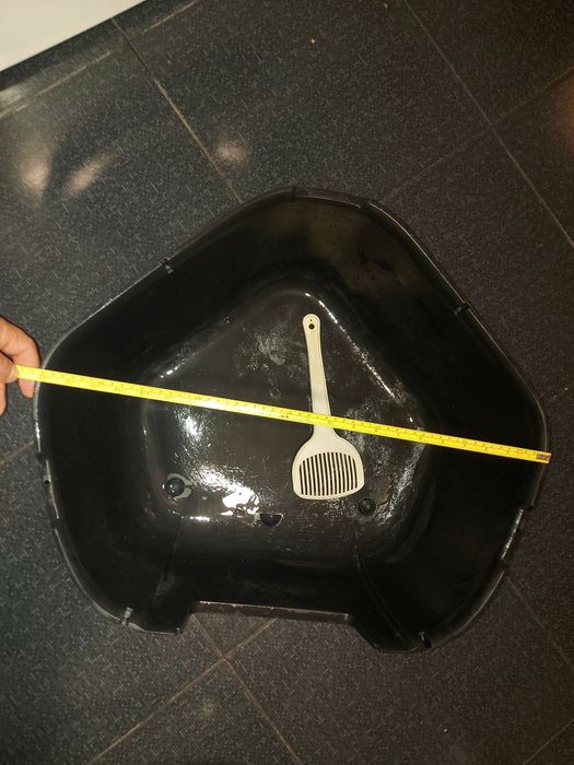 Litiera in colt pentru pisici