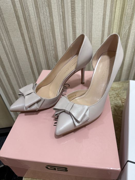 Продам женские туфли