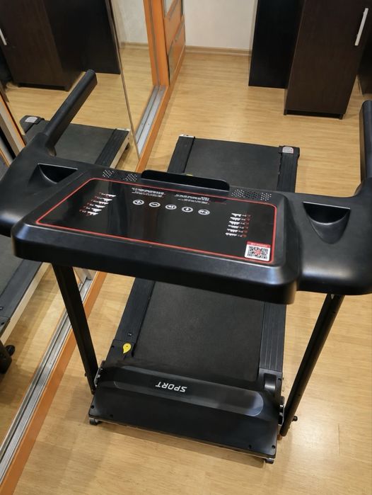 Banda de alergare aproape noua-utilizata de mai putin de 2 luni