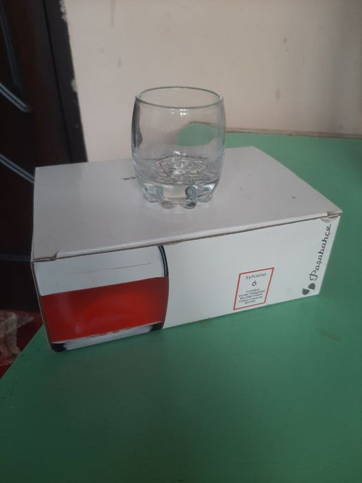 Янги идишлар, бокаллар  80 граммли 78 та дона, 13 пачка туркия, лодка