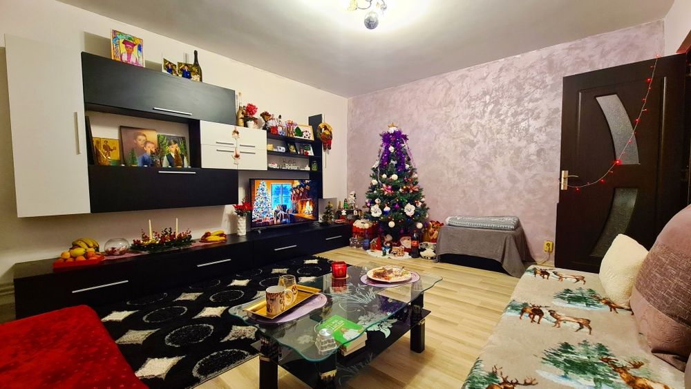*DE VÂNZARE*Apartament compus din patru camere și dependințe* //          *** Preț Fix ***