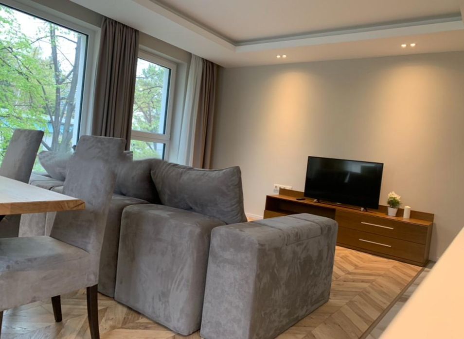 Дава се под наем Тристаен апартамент в София, Лозенец - 106 кв.м за 1400 € - Снимка #1