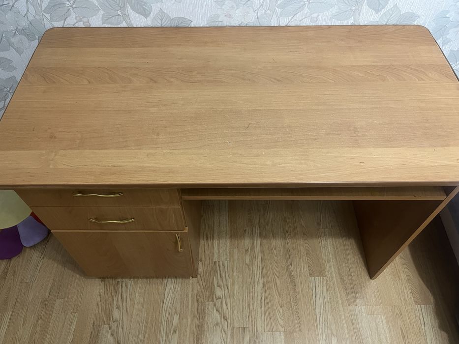 продам стол срочно