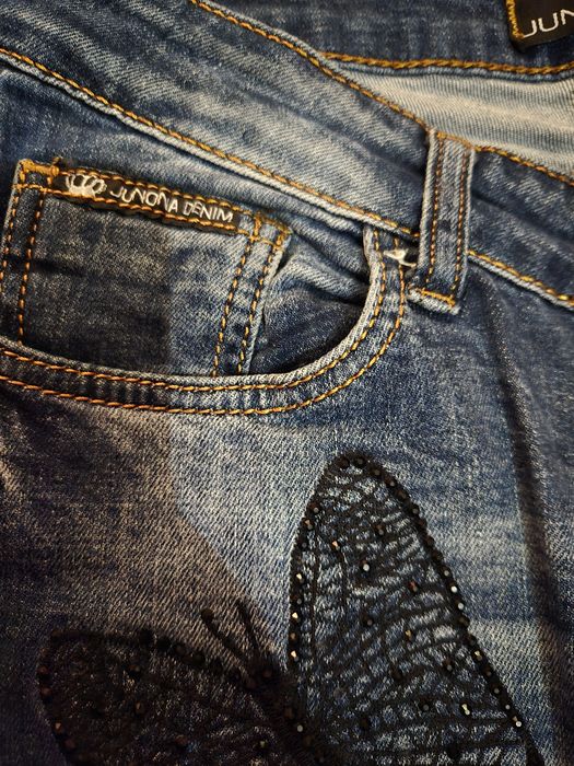 Дънки JUNONA с декорация.