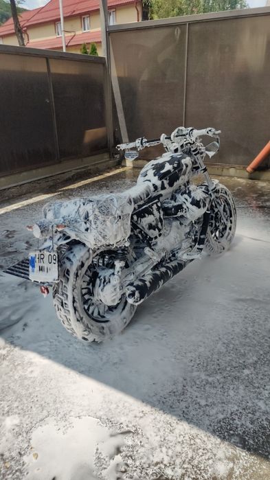 Moto guzzi V9 bobber centenario(2021)