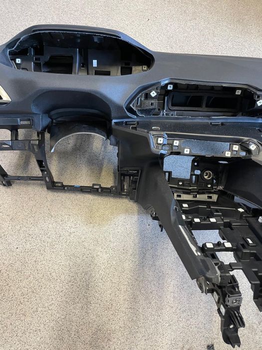 Plansa bord peugeot 3008 5008