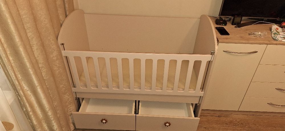 Бебешко Легло с люлеещ механизъм и матрак