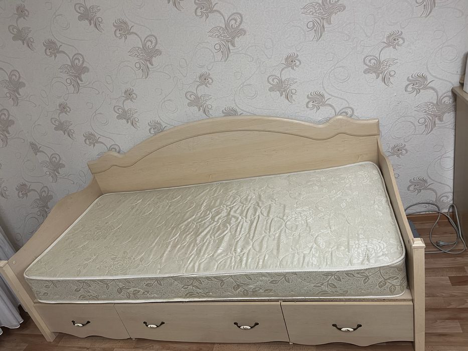 Кровать подростковая