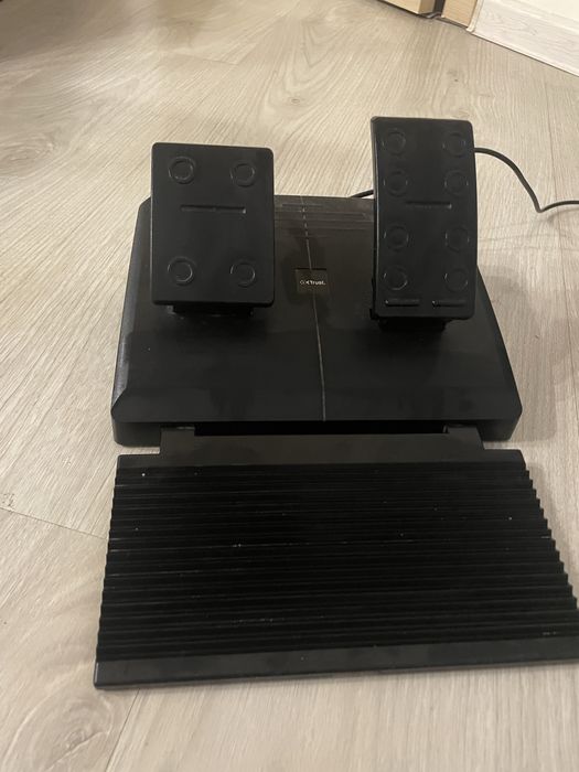 Волан с педали TRUST GXT 289 movi racing wheel