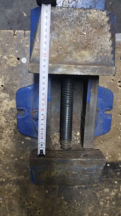 Тиски станочные токарные