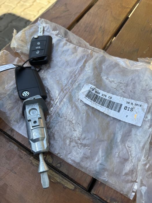 Set inchidere chei butuc passat b8 golf Vw 5G0 800 375 CS