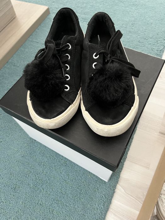 Tenisi negri ciucuras