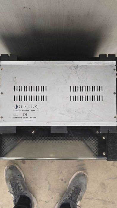 Каса Hifonics и усилвател Helix DarkBlue4