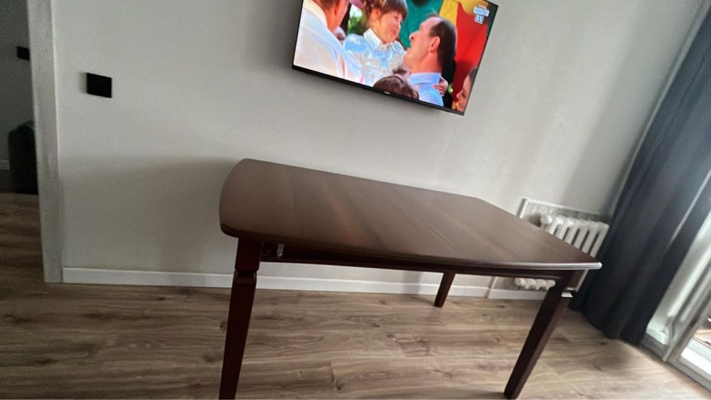 Продам б/у  стол в хорошем состоянии