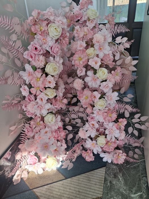 Декоративные искусственные цветы.