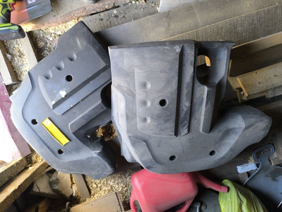 Пластиковая крышка двигателя Шеви