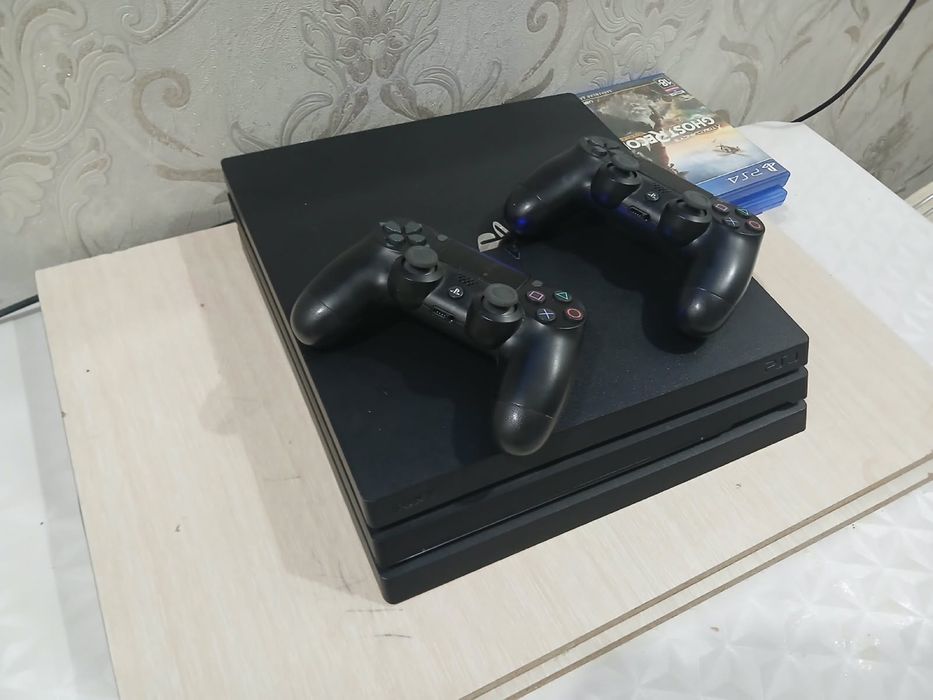 Продам приставку Пс4