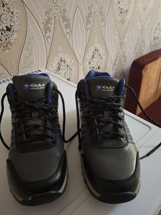 Ботинки зимние на мальчика.