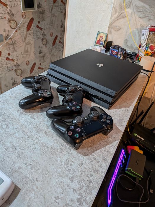 PS4 pro,3 геймпада