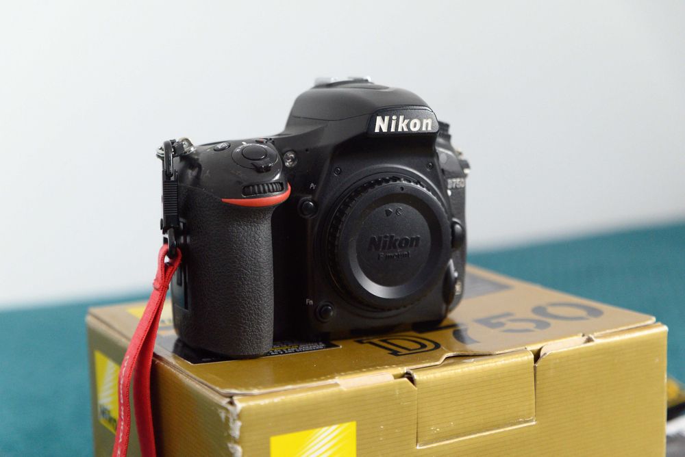 NIKON D750 2 buc