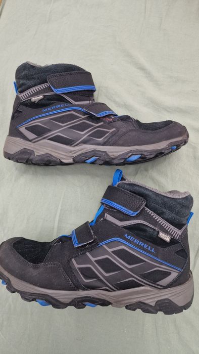 Спортивные весенние кроссовки