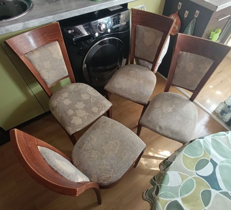 Трапезна маса с 4 бр. столове   !