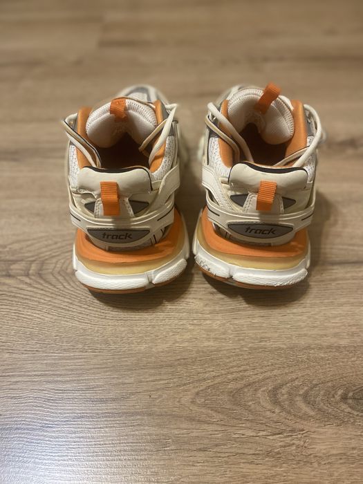 Balenciaga track