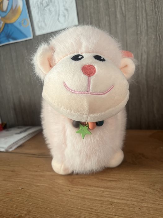 милая игрушка розовой овечки