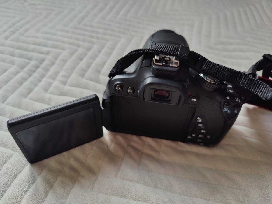 Зеркальный фотоаппарат Canon EOS 650D