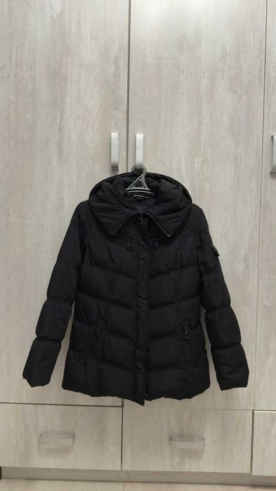 Продаю женские куртки и плащь