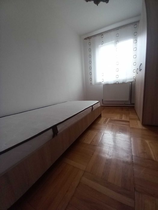 Apartament cu 3 camere de inchiriat