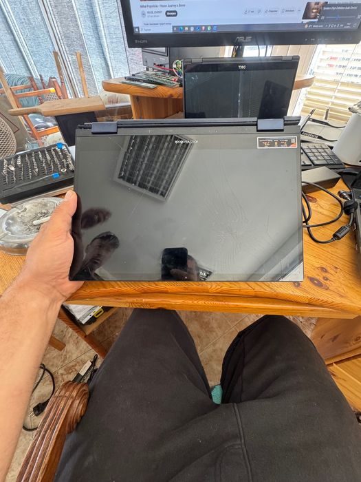 Asus Vivobook Flip 14 За части или ремонт