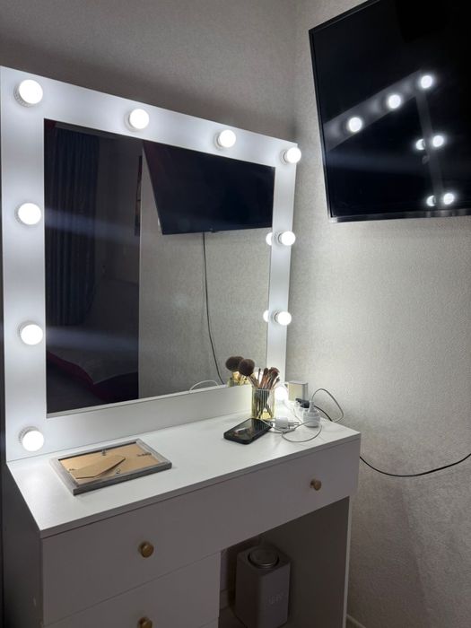 Продам туалетный столик