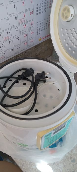 Мультиварка продаётся + ПОДАРОК форма для торта