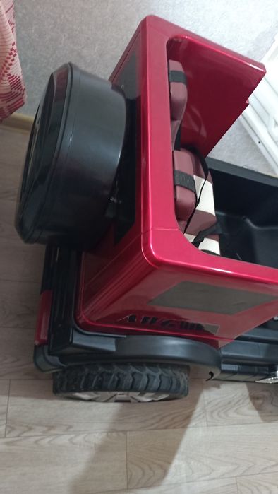 Детская машина на пульте