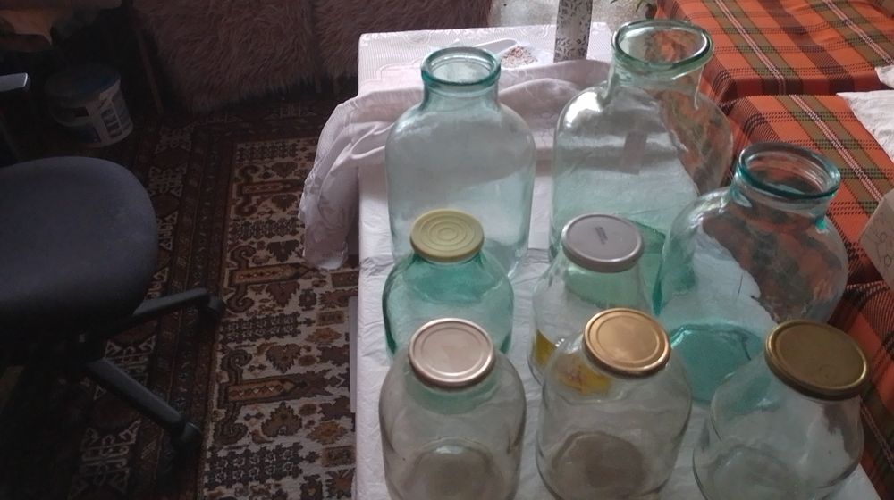Продавам стъклени буркани